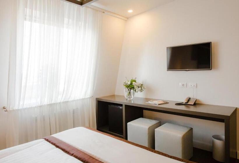 Quarto Estandar, Uno Design