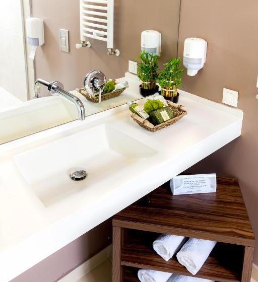 اتاق استاندارد, Adresa Suites