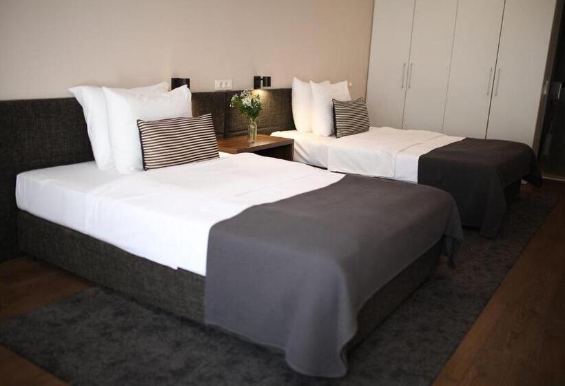 اتاق خانوادگی, Adresa Suites