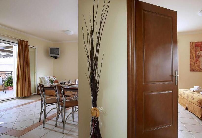 Полулюкс, Avantis Suites