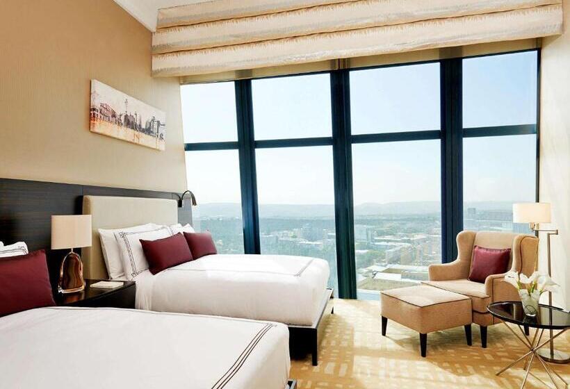 اتاق لوکس با چشم‌انداز شهر, Fairmont Baku  Flame Towers