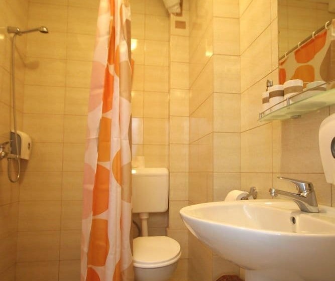 اتاق استاندارد سه نفره, Guesthouse Anja