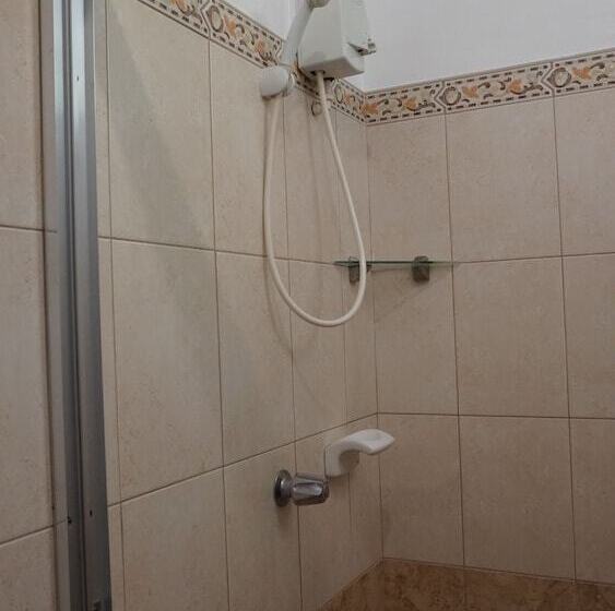 اتاق لوکس با چشم‌انداز دریا, Wellbeach Dive Resort
