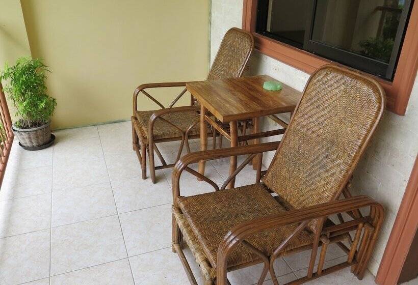 اتاق لوکس با چشم‌انداز دریا, Wellbeach Dive Resort