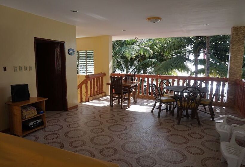 اتاق خانوادگی با چشم‌انداز دریا, Wellbeach Dive Resort