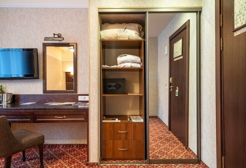Номер Стандарт, Attache