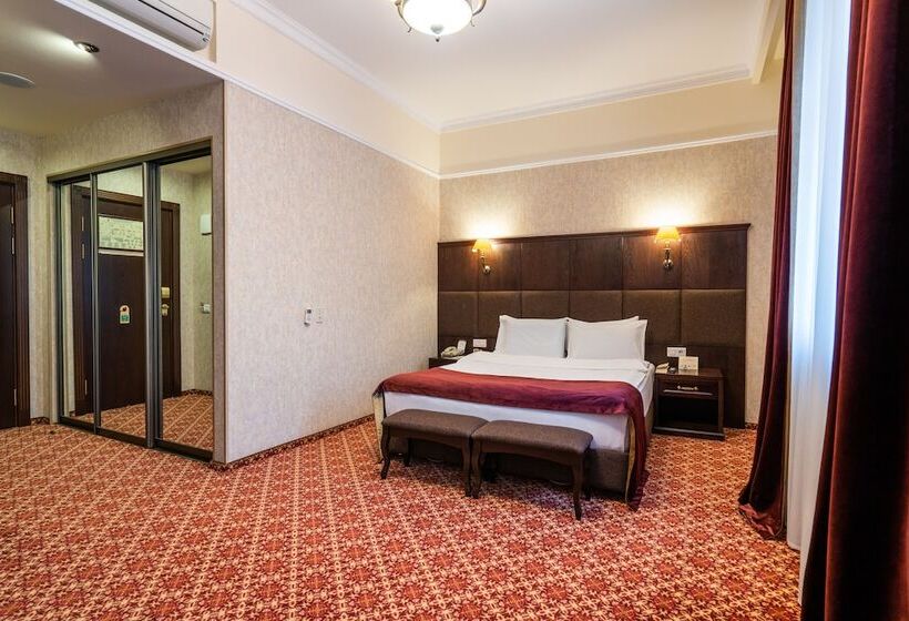 Номер Стандарт, Attache