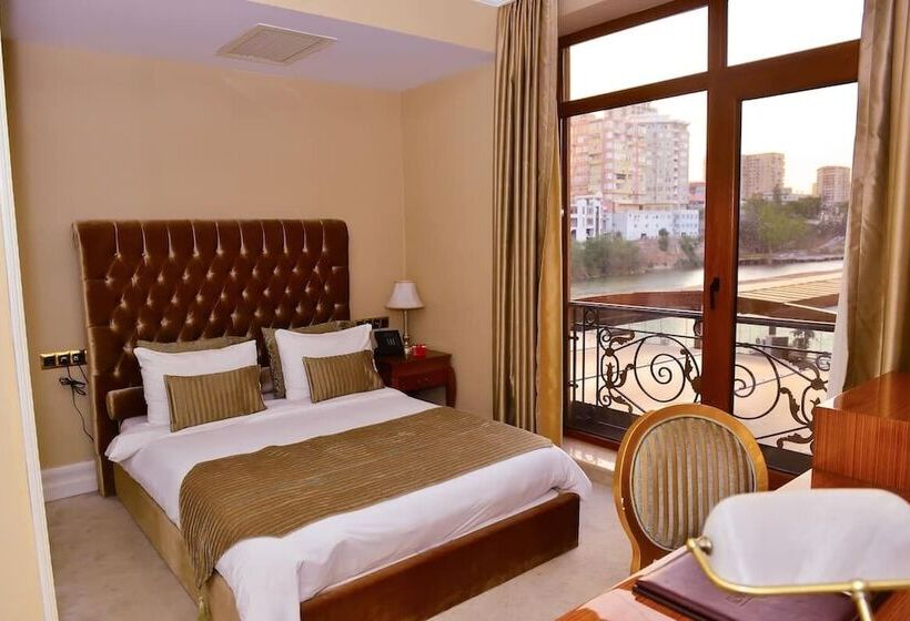 اتاق استاندارد با چشم‌انداز دریاچه, Lake Palace Hotel & Restaurant