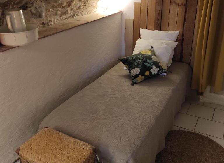 اتاق استاندارد سه نفره, Chambres Du Clocher