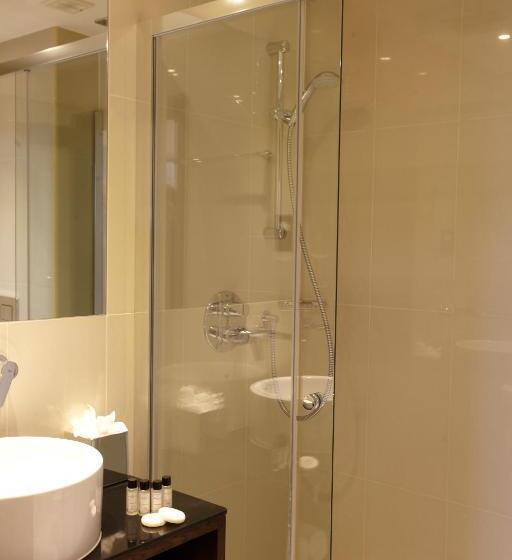 اتاق لوکس سه تخته, Park Grand Heathrow
