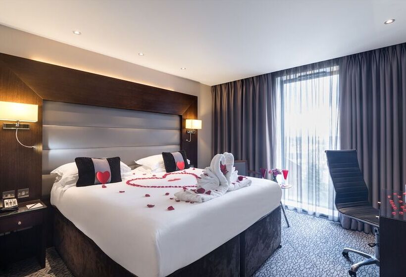Номер Клуб, Park Grand Heathrow