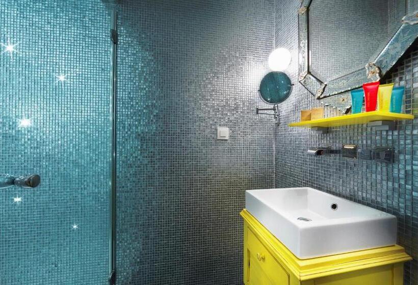 ジュニアスイート, Hôtel Crayon Rouge