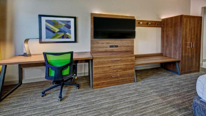 适合残疾人士使用的套间, Holiday Inn Express & Suites Crossville, An Ihg