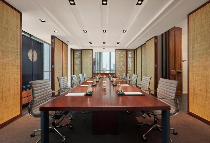 Номер Deluxe Кровать Кинг, Mandarin Oriental Guangzhou