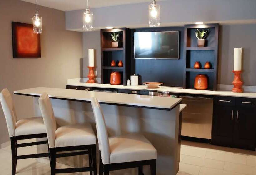 سوییت, Holiday Inn Hotel & Suites Davenport, An Ihg