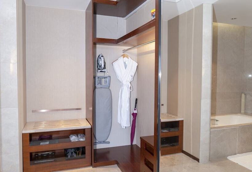 مجموعه ویستا شهر, Crowne Plaza Wuxi Taihu, An Ihg