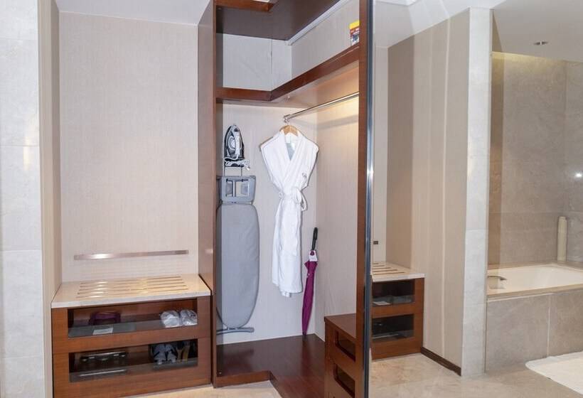 مجموعه ویستا شهر, Crowne Plaza Wuxi Taihu, An Ihg