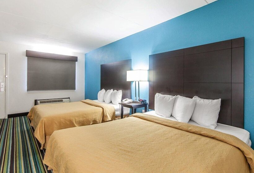带2个双人床的标准工作室, Quality Inn & Suites