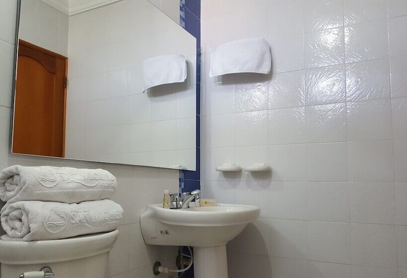 اتاق استاندارد چهار تخته, San Miguel Imperial