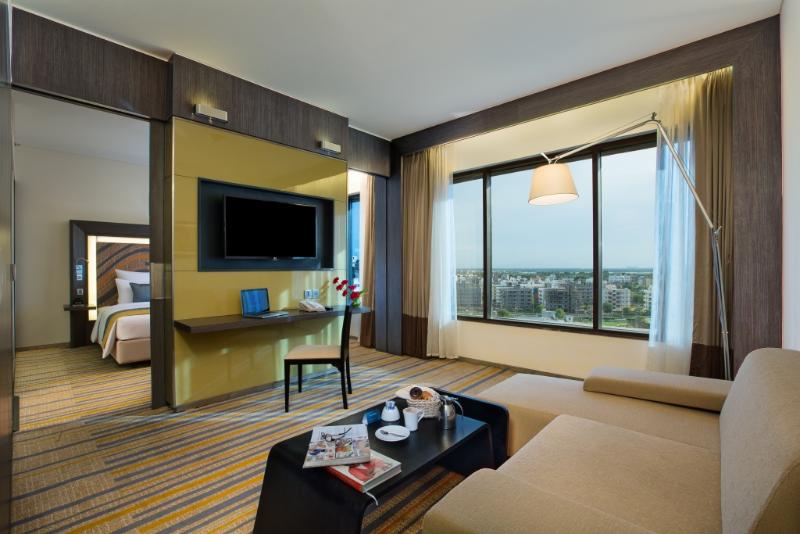高级套房, Novotel Kolkata Hotel And Residences