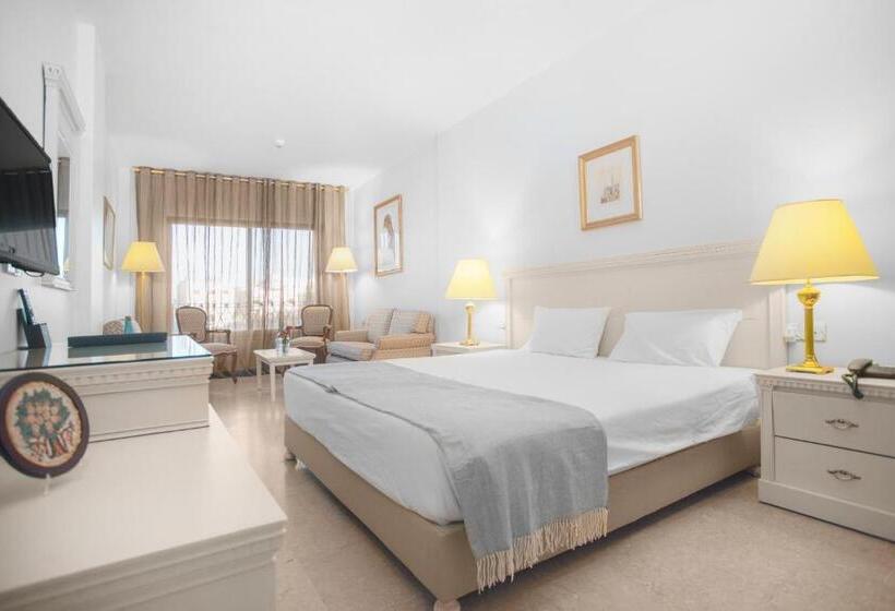 سوییت جونیور با چشم‌انداز استخر, Grand Hotel Madaba