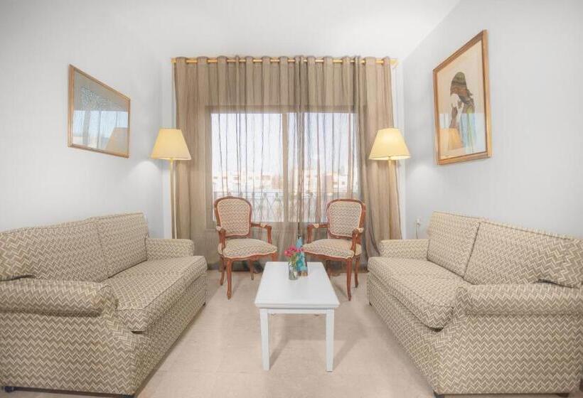 سوییت جونیور با چشم‌انداز استخر, Grand Hotel Madaba