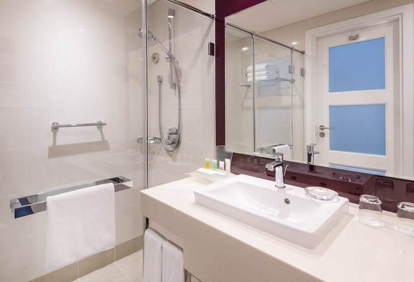 اتاق استاندارد با چشم‌انداز استخر, Holiday Inn Alseeb Muscat, An Ihg