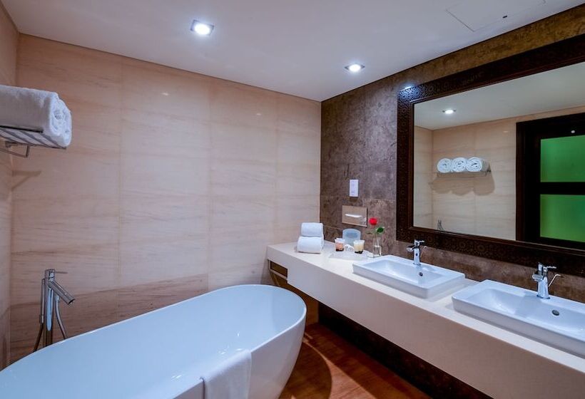 سوئیت 2 خوابه, Holiday Inn Alseeb Muscat, An Ihg