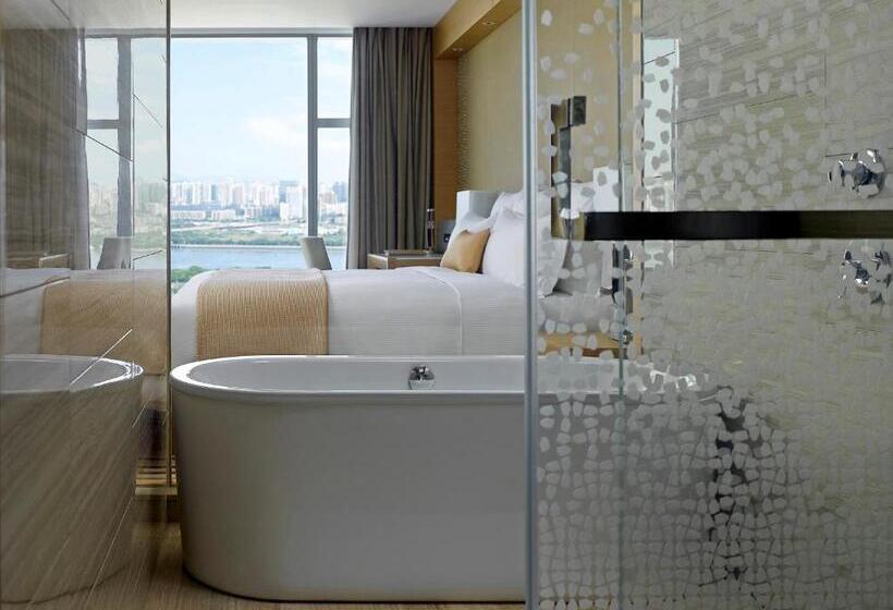 Номер Executive Кровать Кинг, Langham Place Guangzhou   Walking Distance To Canton Fair & Overseas Buyers Registration Service
