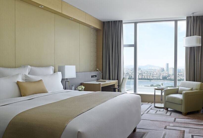 Deluxe room with river view, Langham Place Guangzhou   Walking Distance To Canton Fair & Overseas Buyers Registration Service