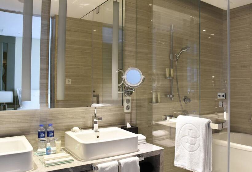 Номер Superior, Langham Place Guangzhou   Walking Distance To Canton Fair & Overseas Buyers Registration Service