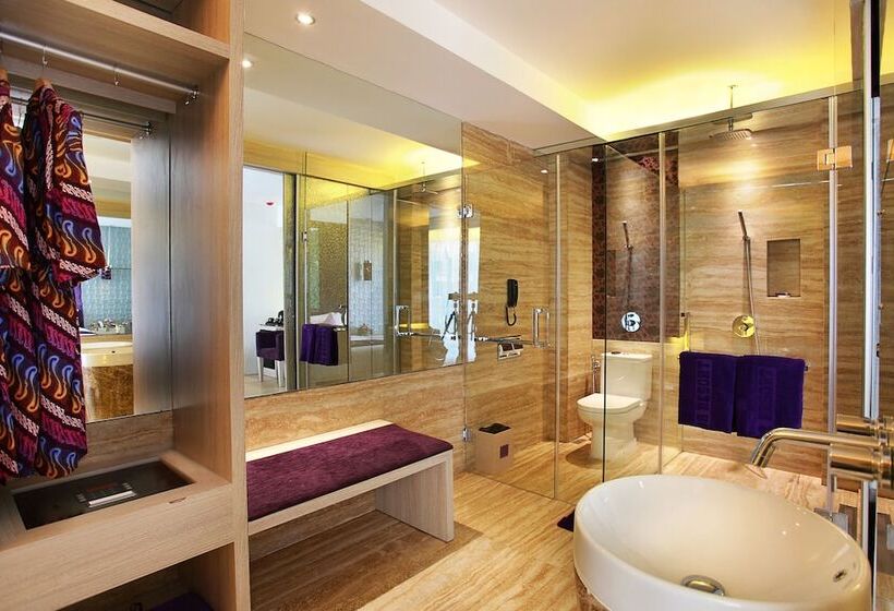 اتاق لوکس با چشم‌انداز استخر, Grand Mega Resort & Spa Bali