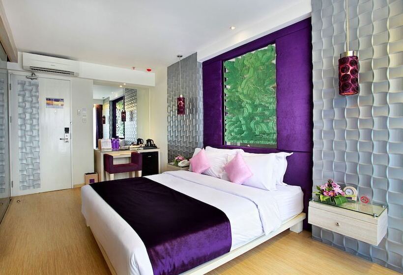 اتاق لوکس با چشم‌انداز استخر, Grand Mega Resort & Spa Bali
