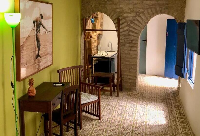 스위트, Guest House & Art Gallery