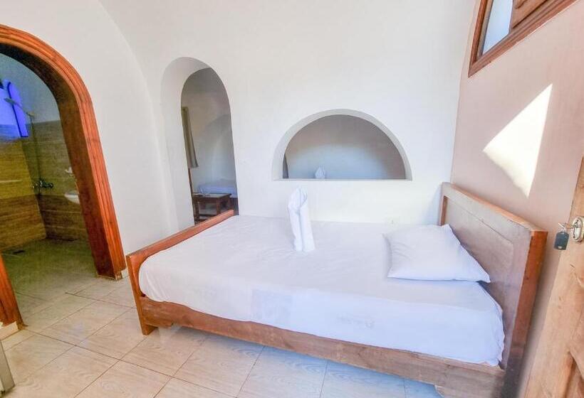 اتاق لوکس سه تخته, Coral Reefs Hotel Dahab