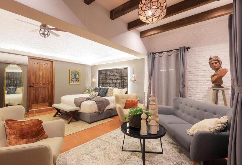 سوییت لوکس, Casamada
