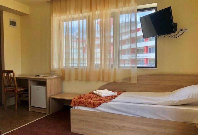 Quarto Quadruple Standart com Varanda, Maria Garden