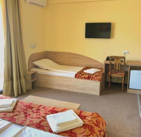 Quarto Quadruple Standart com Varanda, Maria Garden