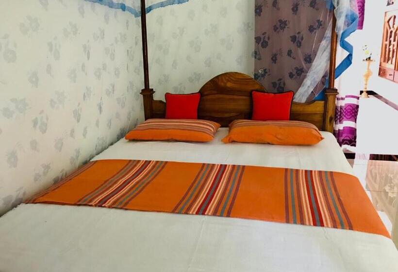 이코노미 룸, Charitha Rest