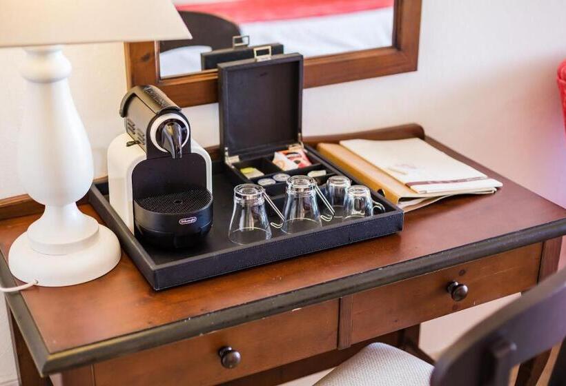 جناح دور أخير, Ca'l Bisbe