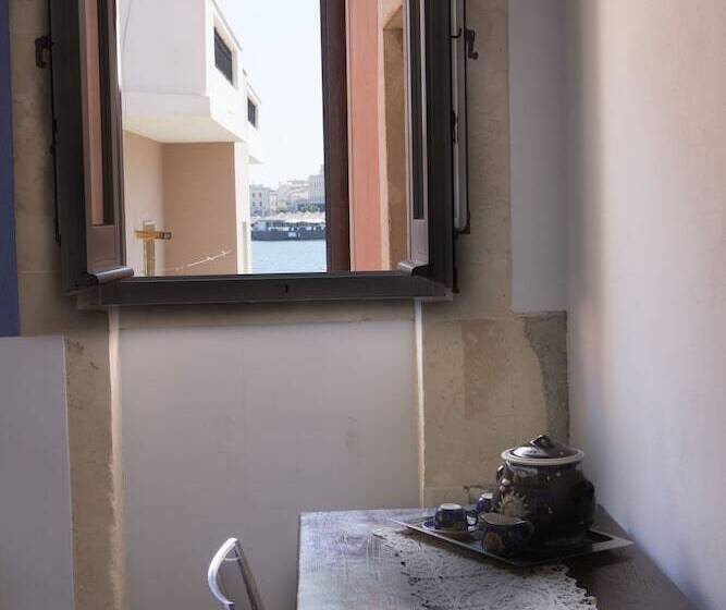 Люкс Классика, Lakkios Charming Suites And Rooms
