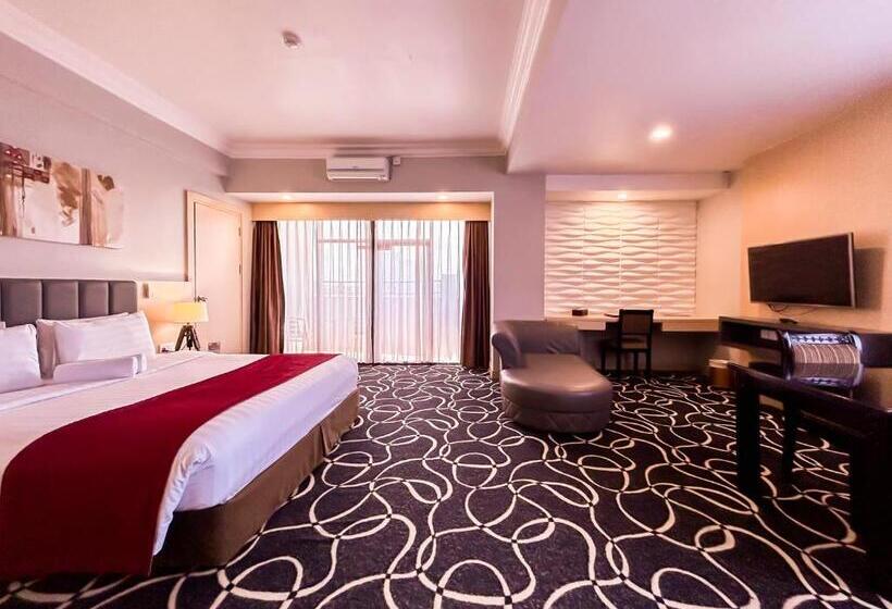 Люкс Премиум, Planet Holiday Hotel & Residence