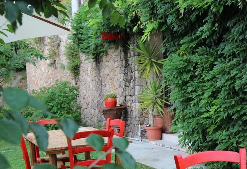 Triple Room Sea View, Segni E Impronta