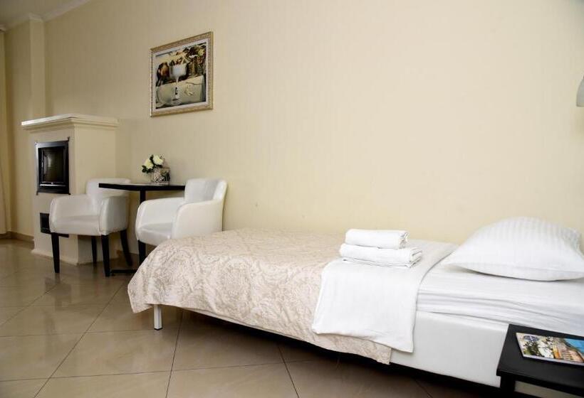 اتاق استاندارد سه نفره, Garni Hotel Dash