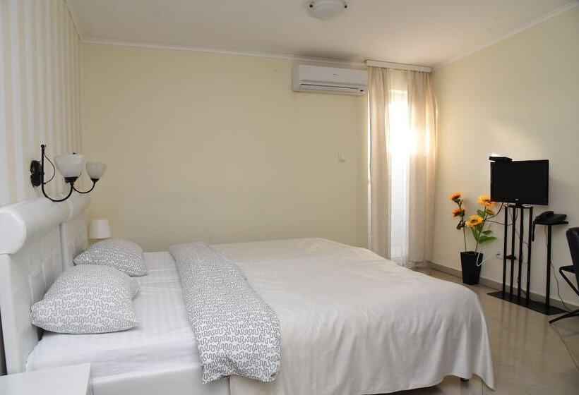 اتاق استاندارد, Garni Hotel Dash