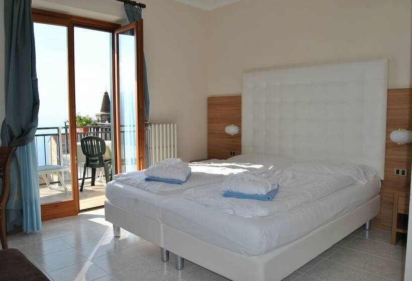 Superior room with lake view, Gallo