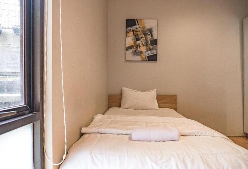 اتاق استاندارد, Three J Residence