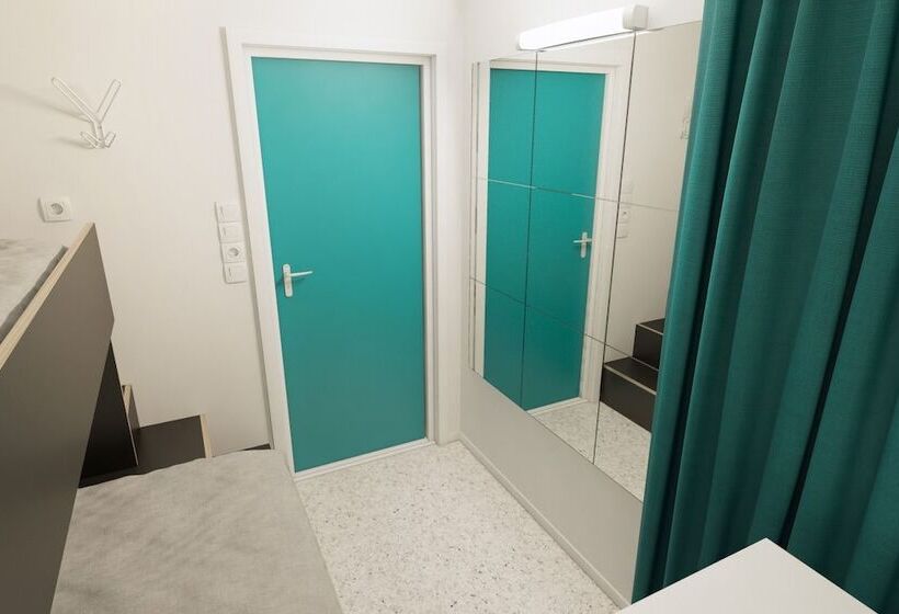 اتاق استاندارد سه تخته با سرویس بهداشتی مشترک, Citysleep