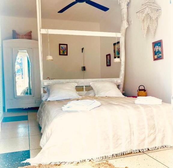 オーシャンビュースタンダードルームテラス付き, Hôtel Lido Beach