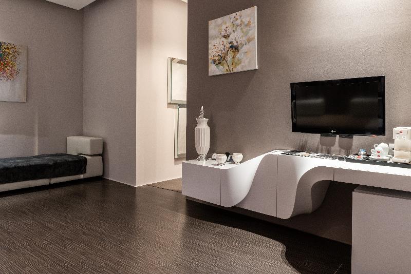 Deluxe Suite King Bed, Le Camp Suite & Spa